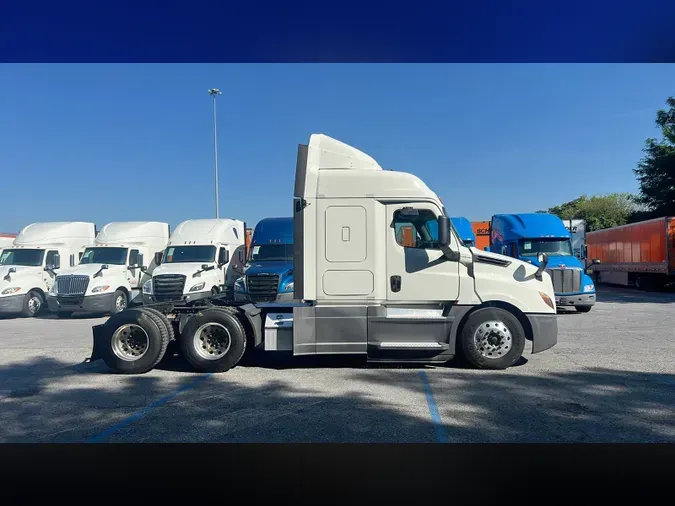 2020 Freightliner Cascadia 126