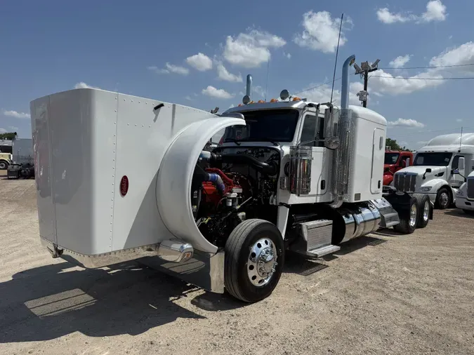 2023 Peterbilt 389