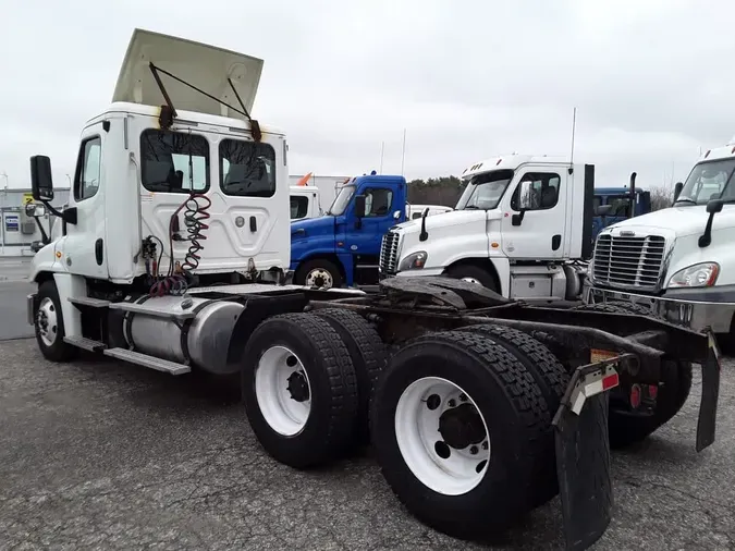 2018 FREIGHTLINER/MERCEDES CASCADIA 125