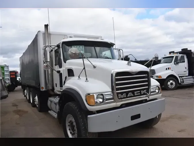 2004 MACK GRANITE CV713