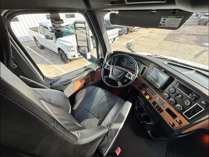 2023 Freightliner Cascadia 126