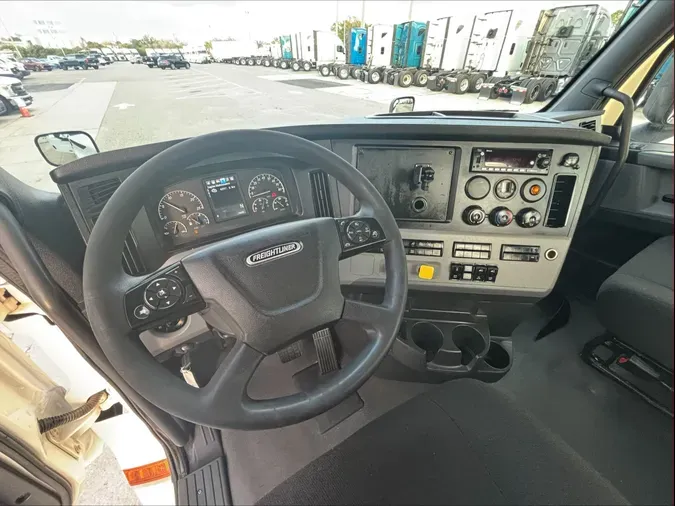 2022 Freightliner Cascadia 126