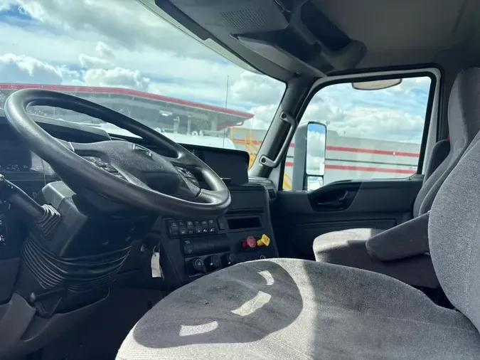2019 NAVISTAR INTERNATIONAL LT625 DAYCAB T/A