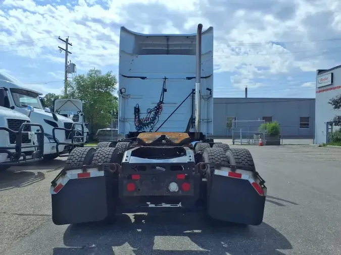 2020 VOLVO VNR64T-640