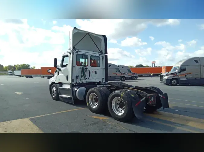 2021 Freightliner Cascadia 126