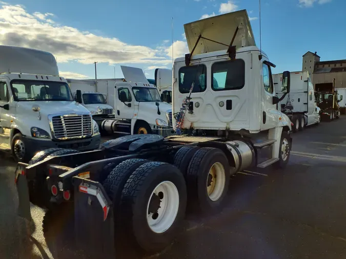 2016 FREIGHTLINER/MERCEDES CASCADIA 125