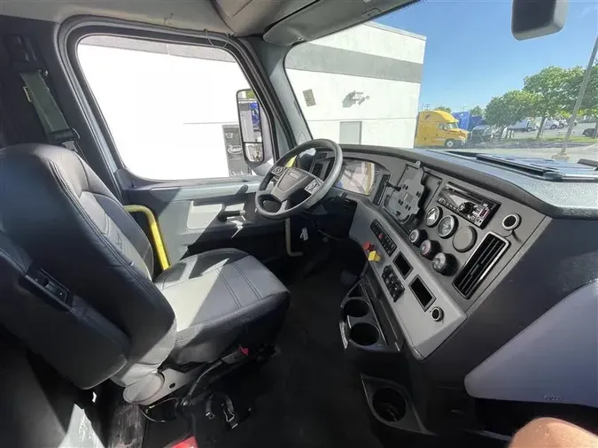 2018 FREIGHTLINER CASCADEVO1