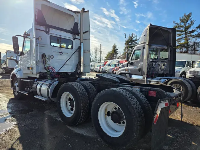 2019 VOLVO VNL64T-300