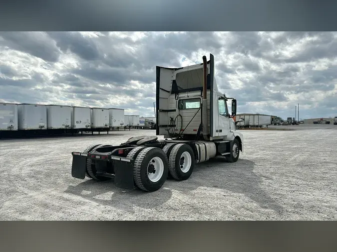 2015 Volvo VNL300