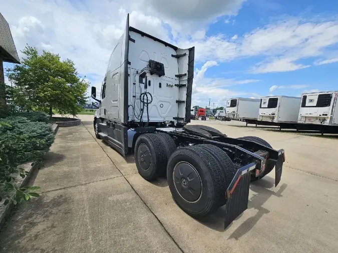 2021 FREIGHTLINER Cascadia 126
