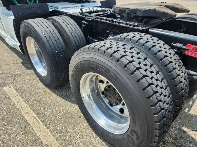 2023 VOLVO VNL64T860