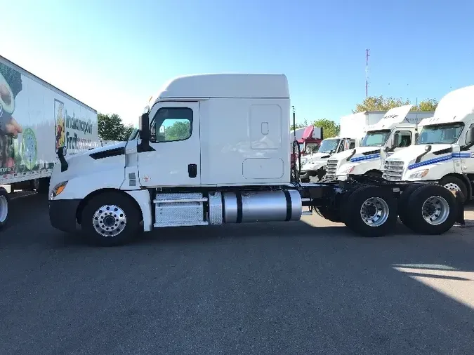 2020 Freightliner T12662ST