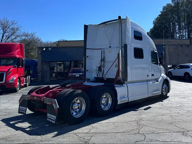 2021 VOLVO VNL64T860