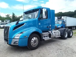 2019 VOLVO VNL64T-300