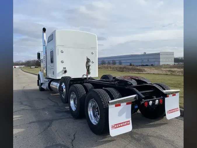 2024 Kenworth W900