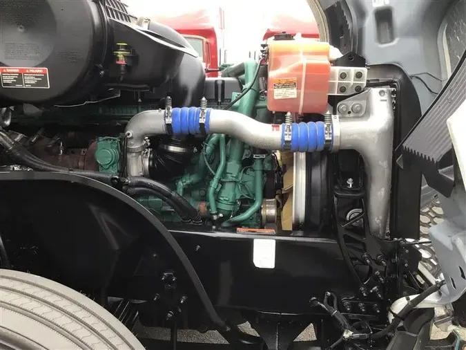 2024 VOLVO VNL64T76022519126d322615cc63d3c78786302a2