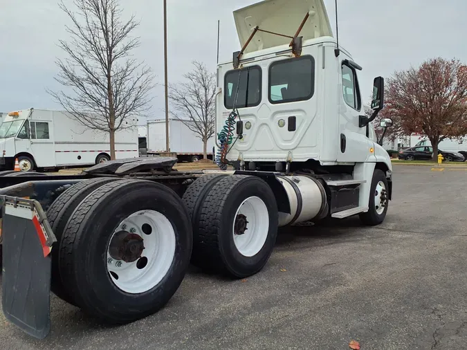 2016 FREIGHTLINER/MERCEDES CASCADIA 125