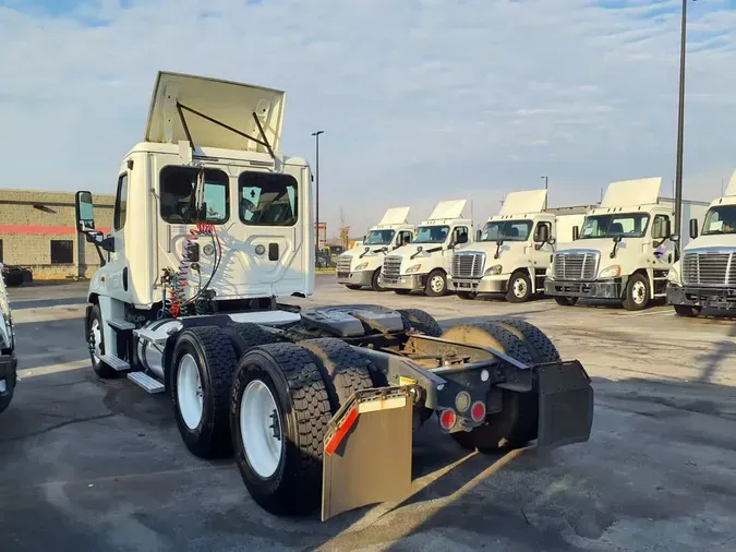 2015 FREIGHTLINER/MERCEDES CASCADIA 125