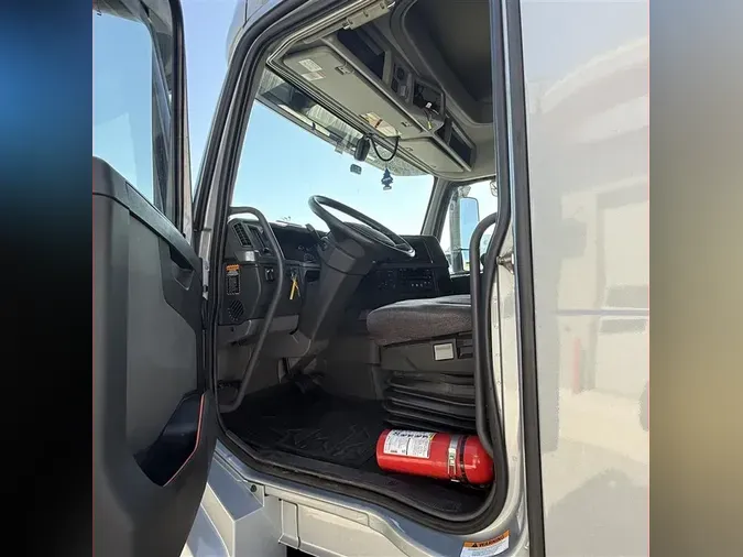 2022 VOLVO VNL740225cb13fa2eaf23e14e3ec59beb6d0b6