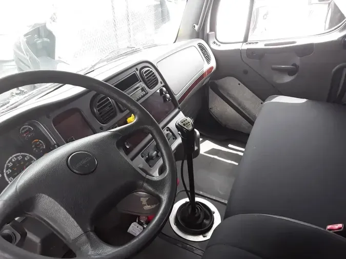 2016 FREIGHTLINER/MERCEDES M2 106