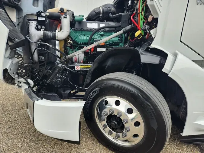 2024 VOLVO VNL64T760