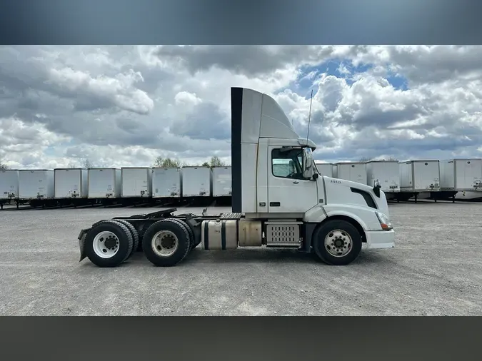 2015 Volvo VNL300