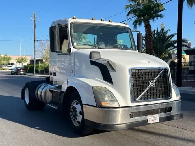 2016 VOLVO VNL42TRACTOR2267156fef0a6ba55fdb917375f24401