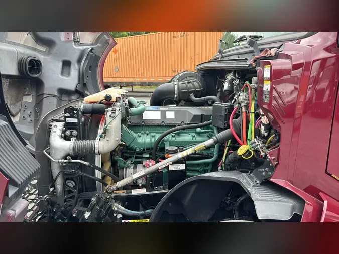 2024 Volvo VNL8602268efb38c4249298843475f2066153e