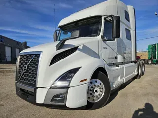 2023 VOLVO VNL64T860