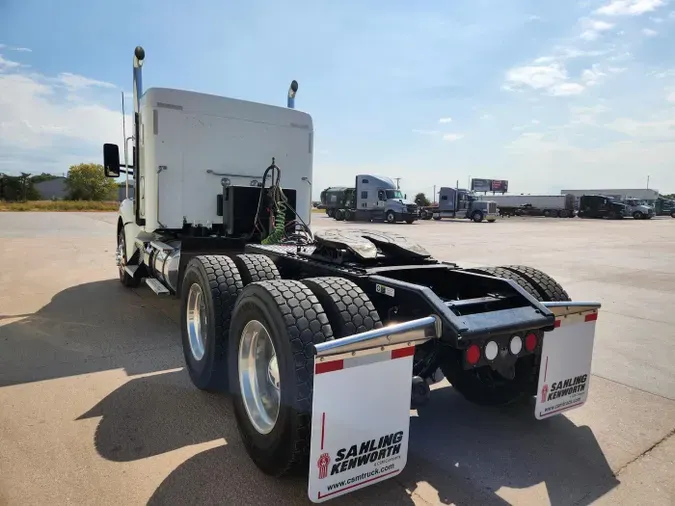 2022 Kenworth T880