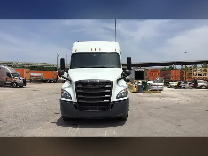 2020 Freightliner Cascadia 126