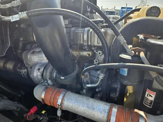 2021 FREIGHTLINER Cascadia 126