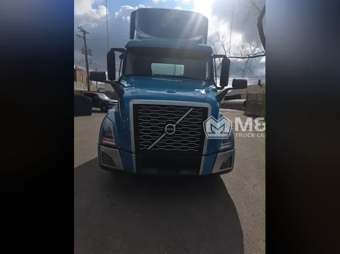 2021 VOLVO VNL64T300