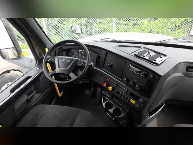 2025 Freightliner Cascadia 126