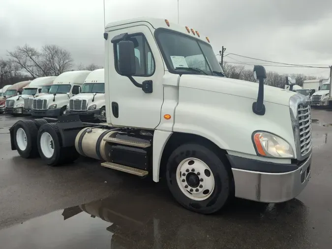 2016 FREIGHTLINER/MERCEDES CASCADIA 125