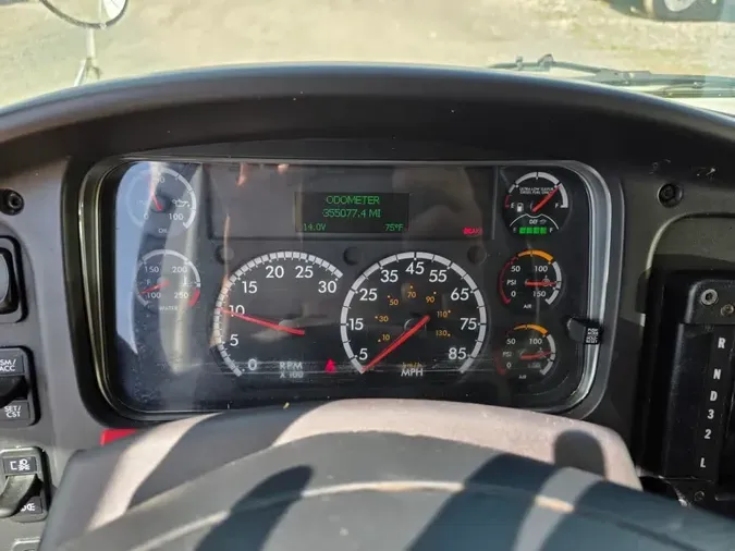 2019 FREIGHTLINER/MERCEDES M2 106