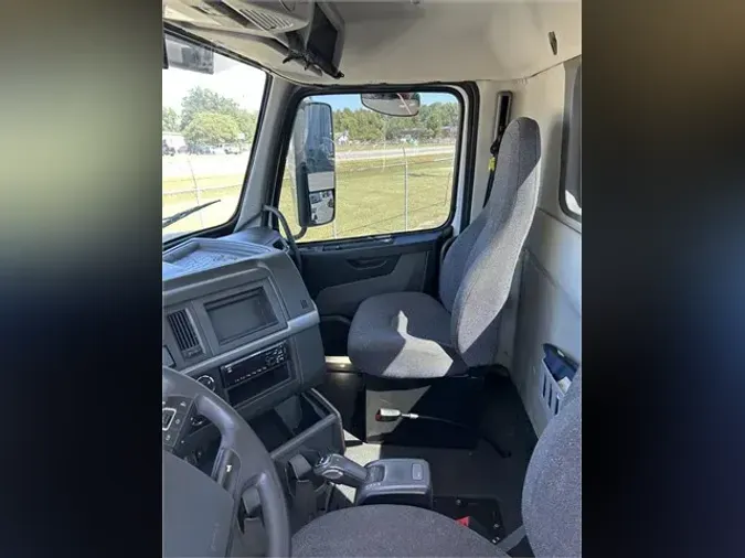 2019 VOLVO VHD64FT300