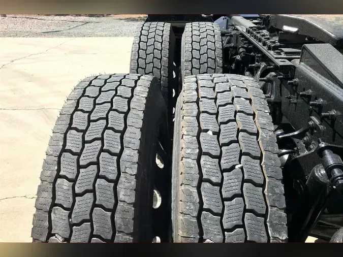 2022 INT LT625 6x4