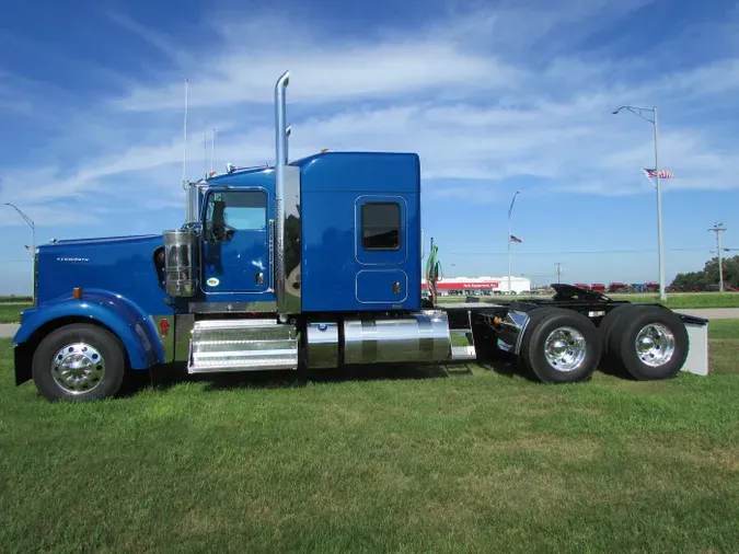 2026 Kenworth W900L