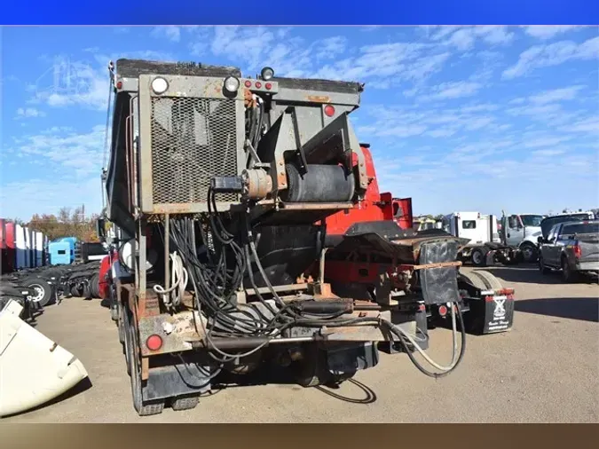 2003 MACK GRANITE CV713