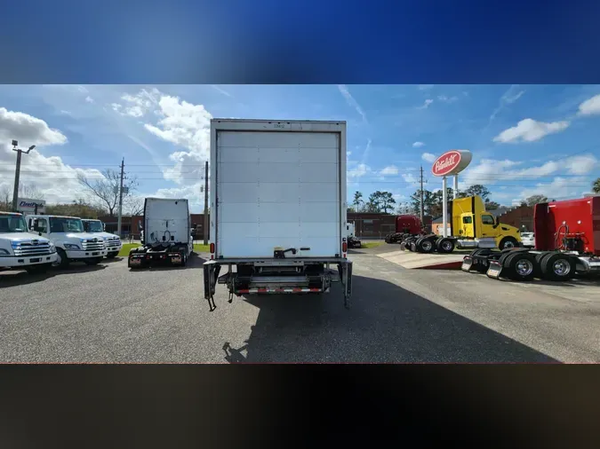 2019 Freightliner Business Class M2 106