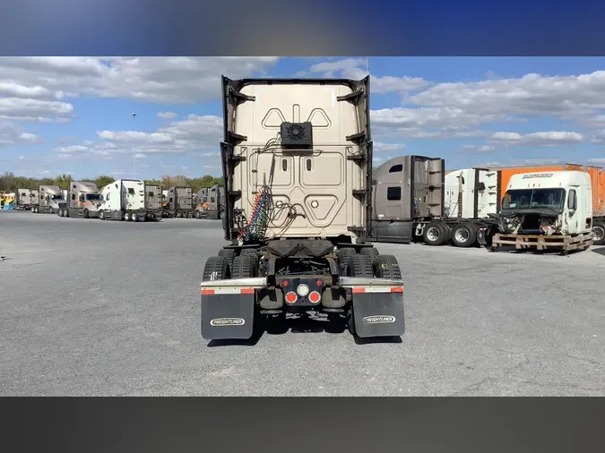 2022 Freightliner Cascadia 126