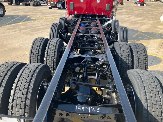 2025 Kenworth T880 Short Hood