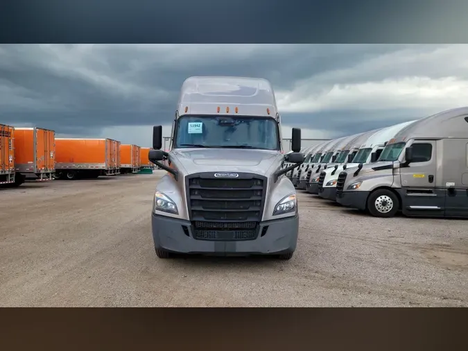 2021 Freightliner Cascadia 126