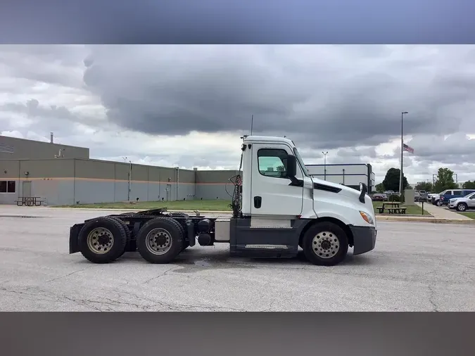2019 Freightliner Cascadia 126228f8b7bddf04060f6fab734592f0fb9