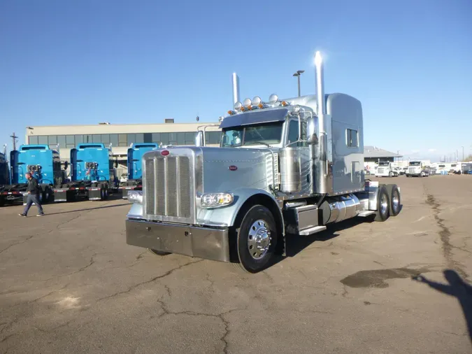 2022 Peterbilt 389