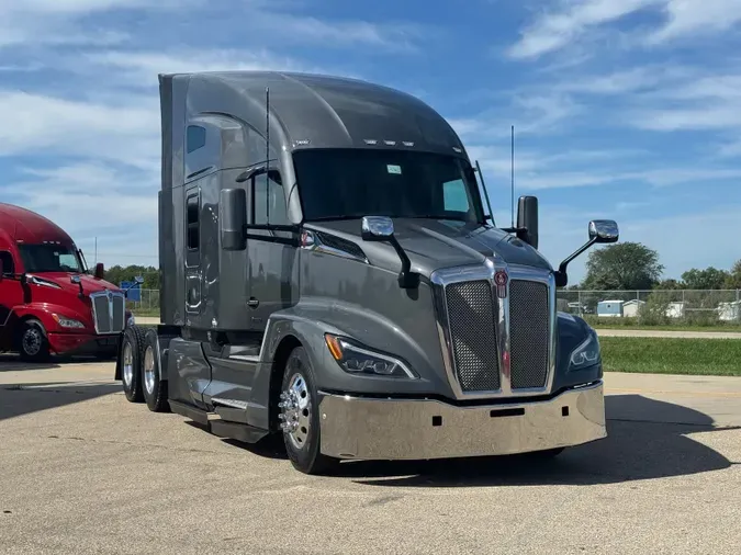 2024 KENWORTH T68022964f0e6223b64fe661a49ebb531137