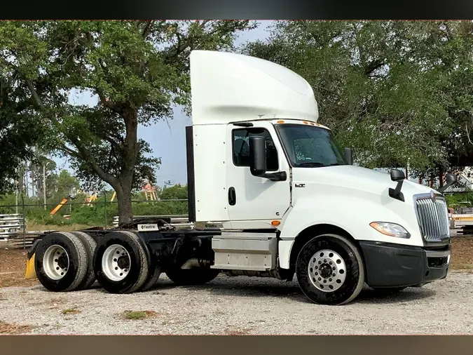 2020 INT LT625 6x42296f25a38a49ad49675b62fb1d2869b
