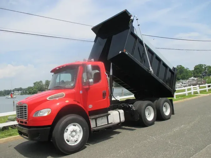 2015 FREIGHTLINER M2