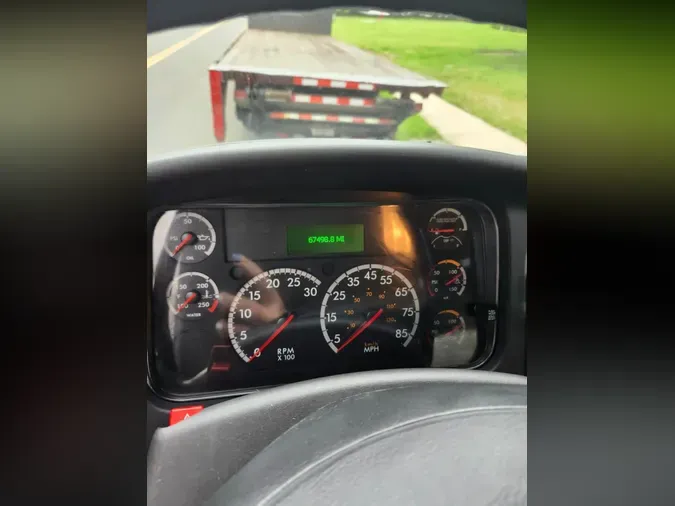 2018 FREIGHTLINER M2 106